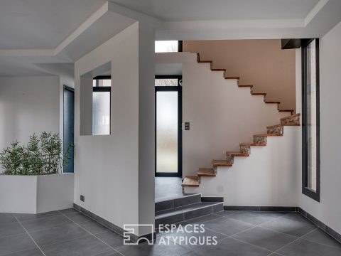 Duplex contemporain avec jardin