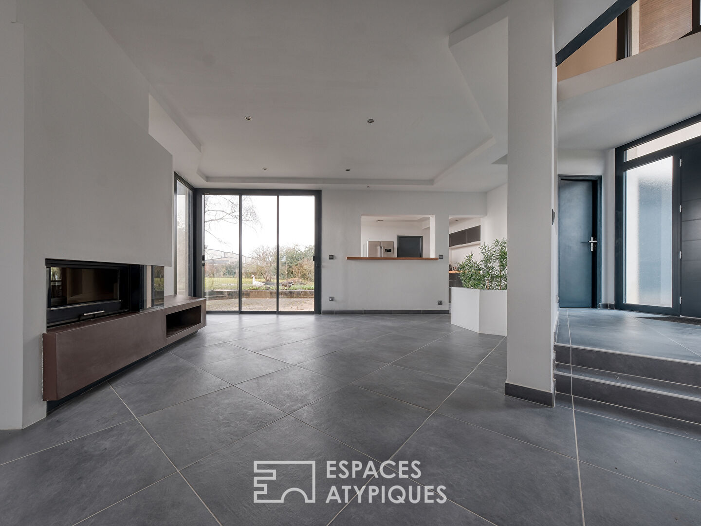 Duplex contemporain avec jardin