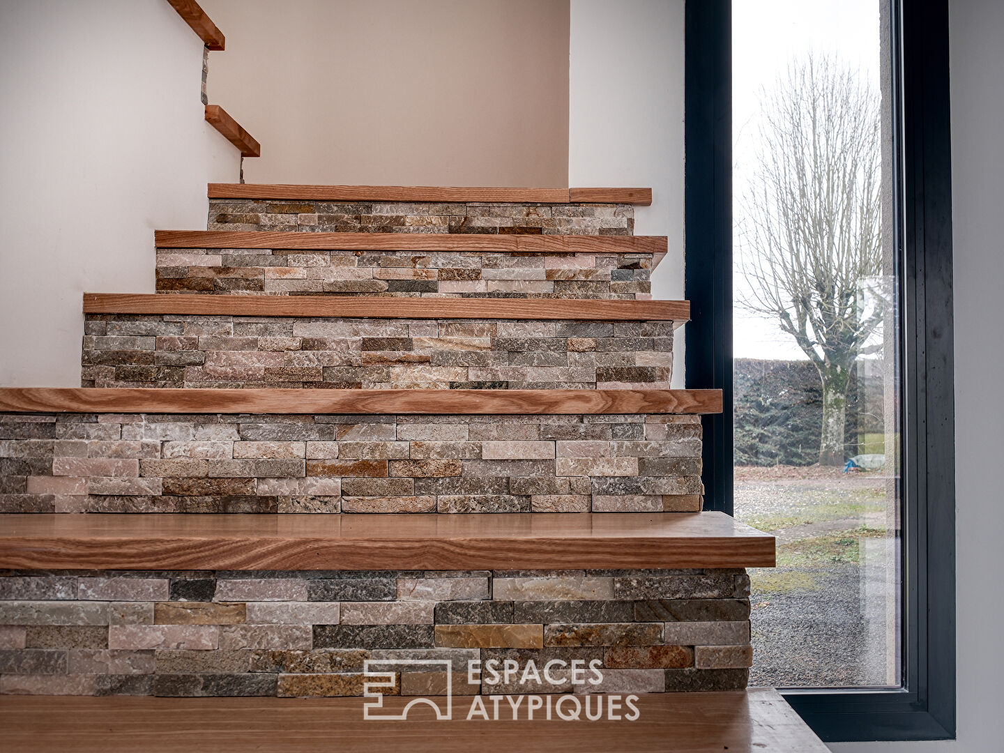 Duplex contemporain avec jardin