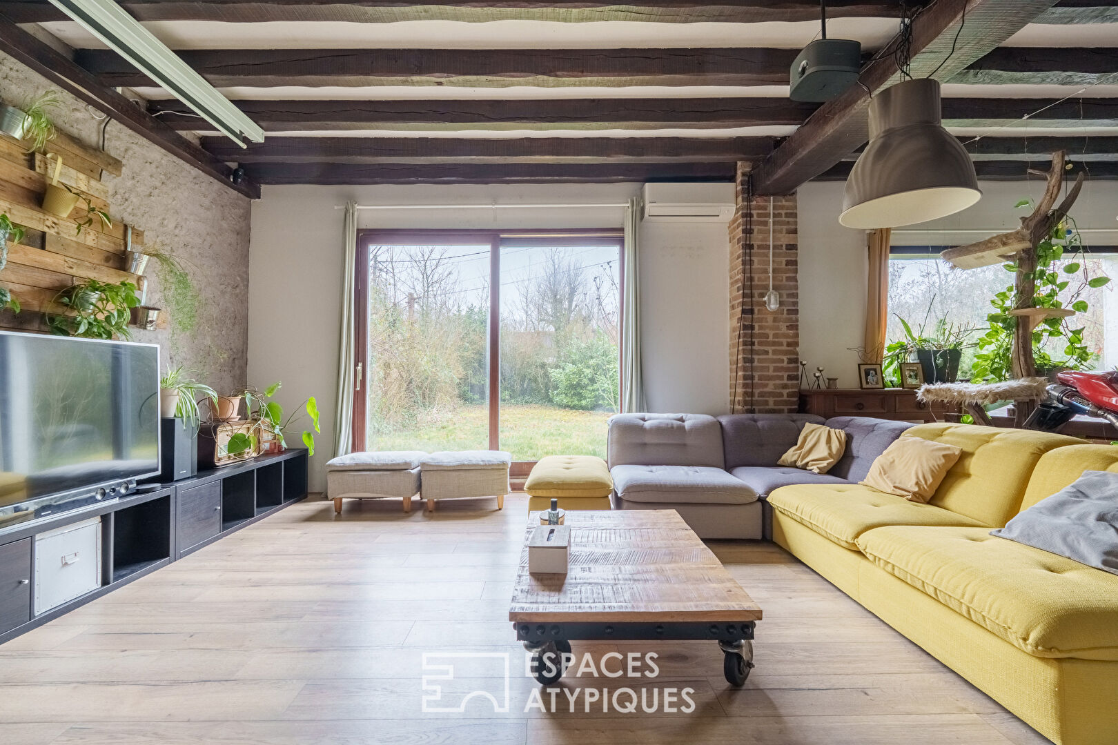 Maison de caractère, esprit loft au vert