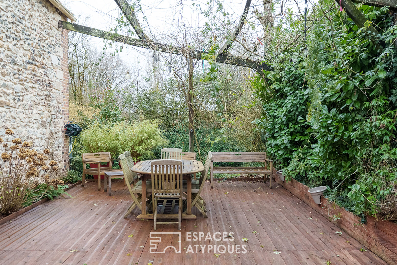 Maison de caractère, esprit loft au vert