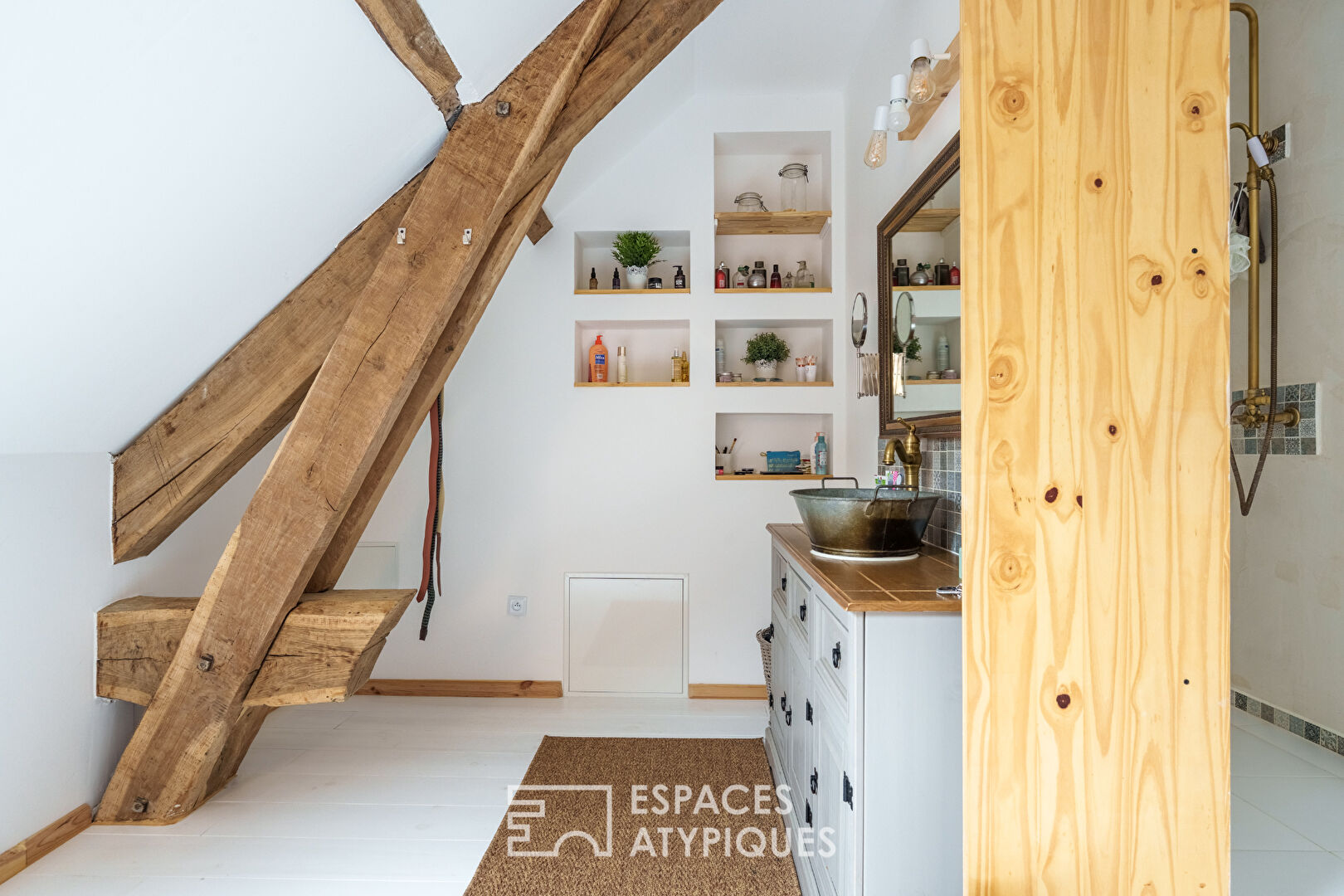 Maison de caractère, esprit loft au vert