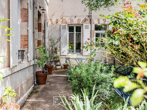 Maison de caractère autour d’un jardin intimiste