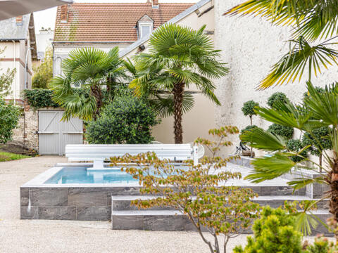 Maison bourgeoise avec jardin et piscine