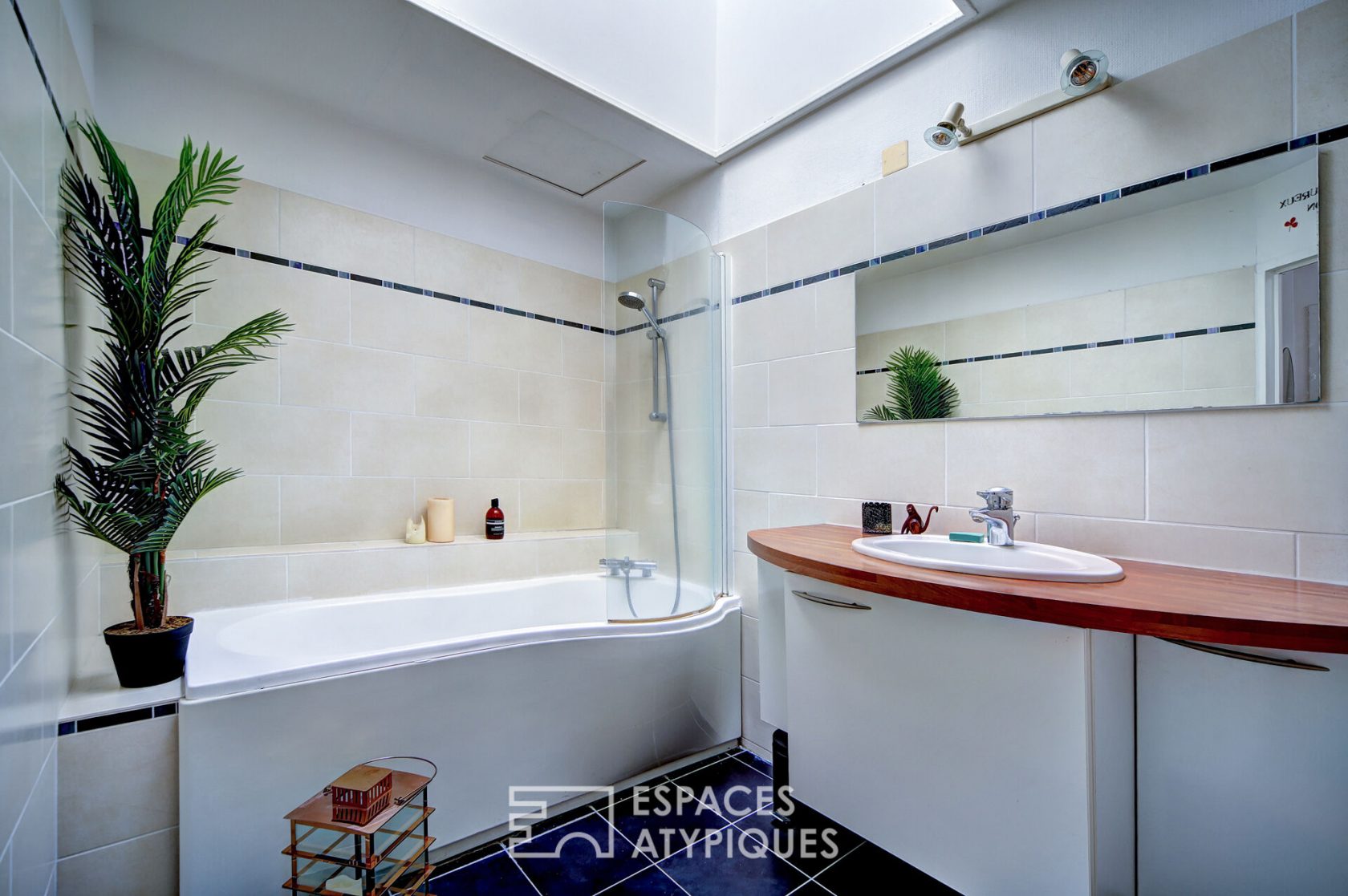Ancien atelier esprit maison en fond de cour