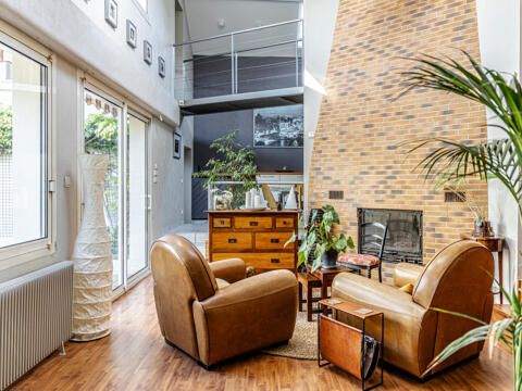 Maison atypique et beaux volumes aux portes d&rsquo;Orléans