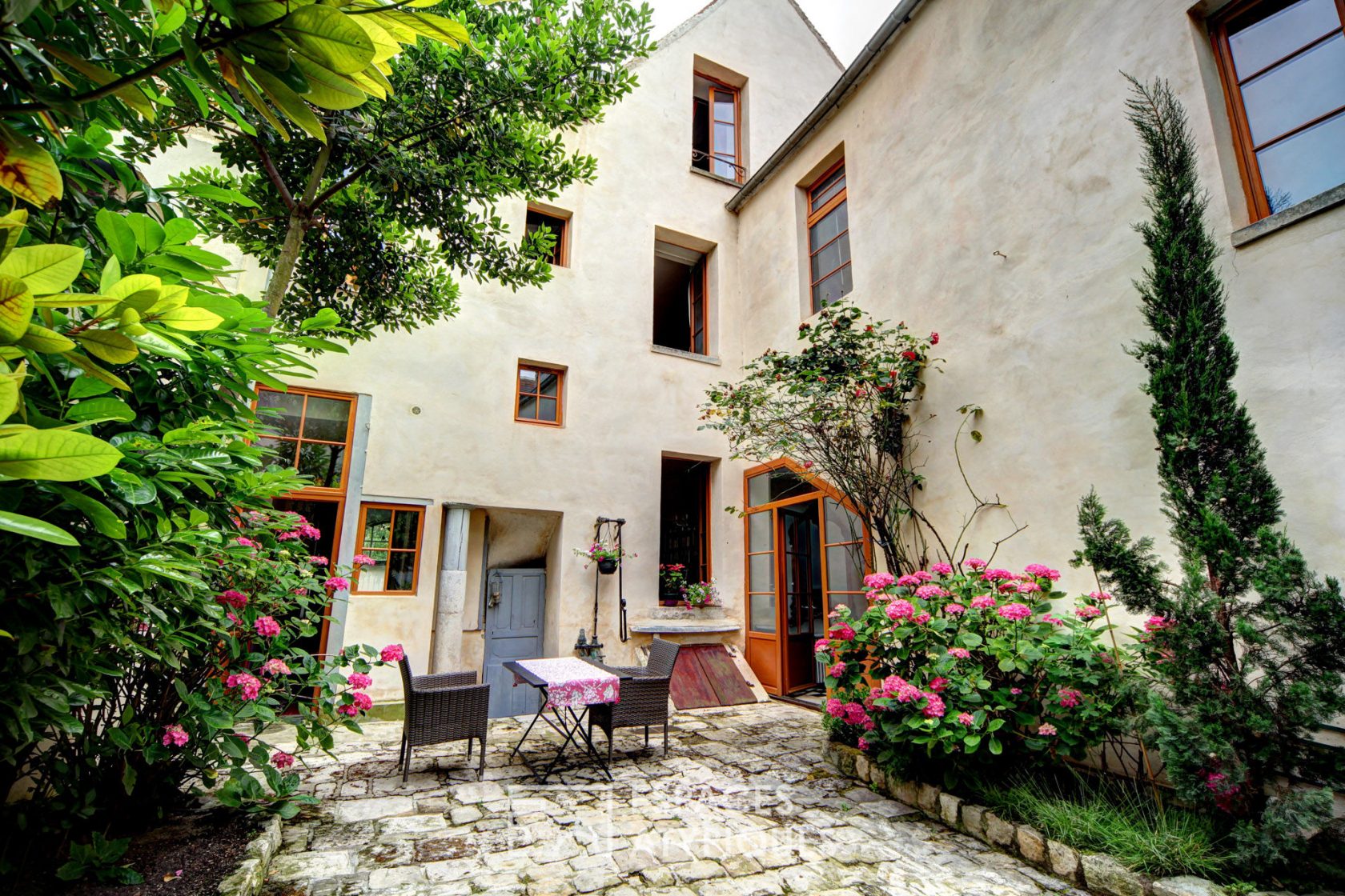 Ancien presbytère avec vue imprenable