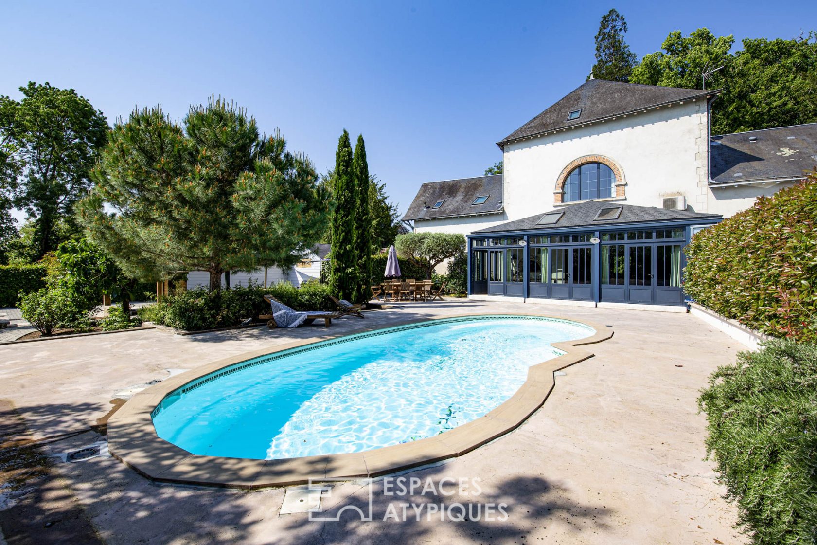 Maison avec piscine dans d’ anciennes écuries