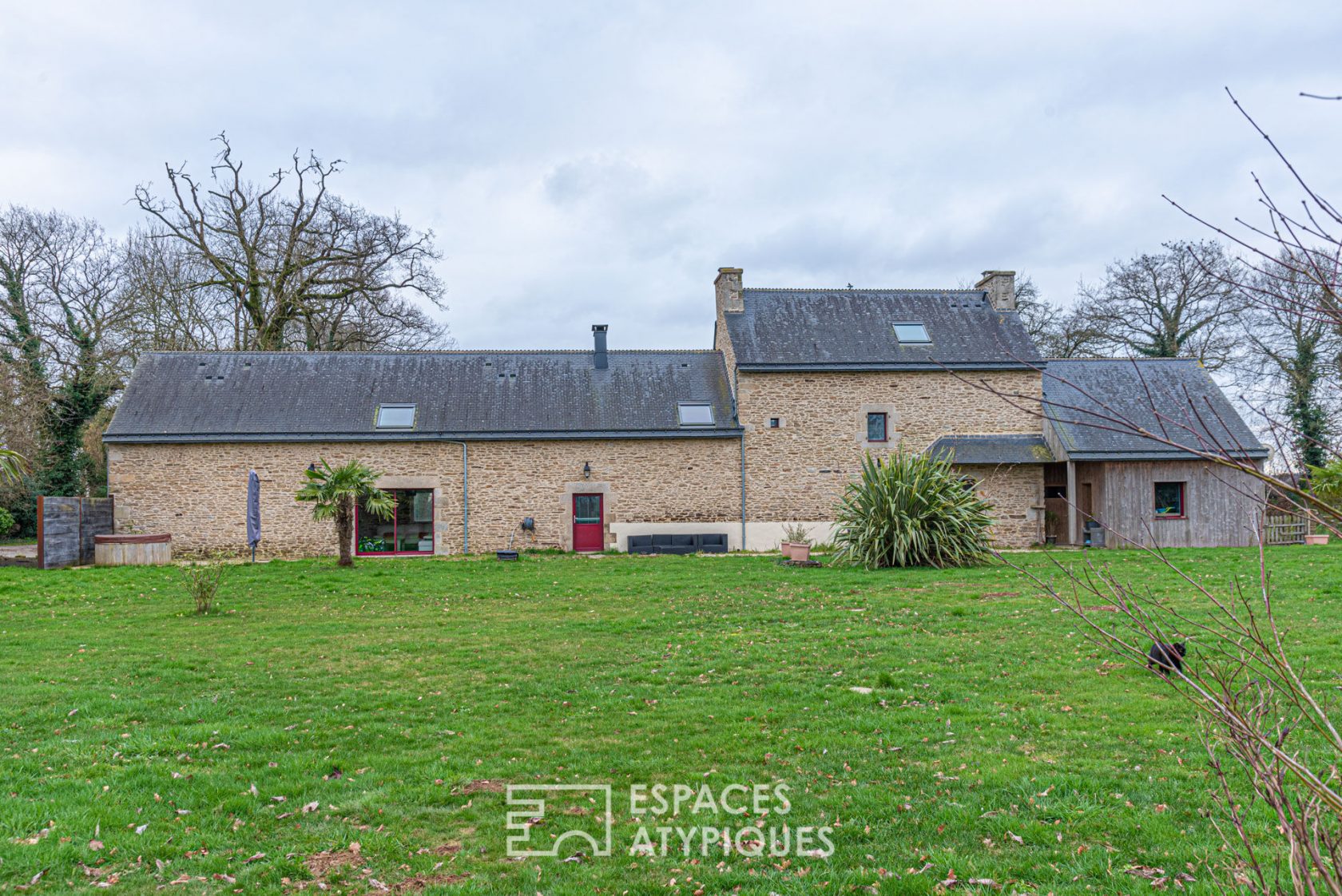 Confortable longère rénovée à la campagne