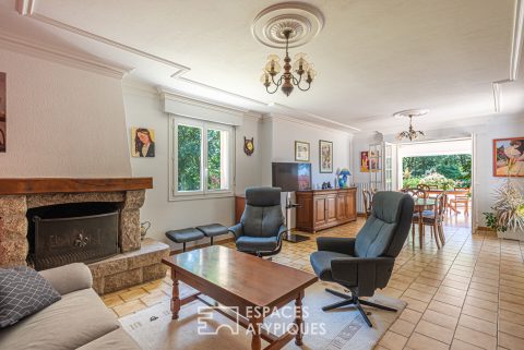 Maison familiale à rafraîchir au coeur d’une chênaie
