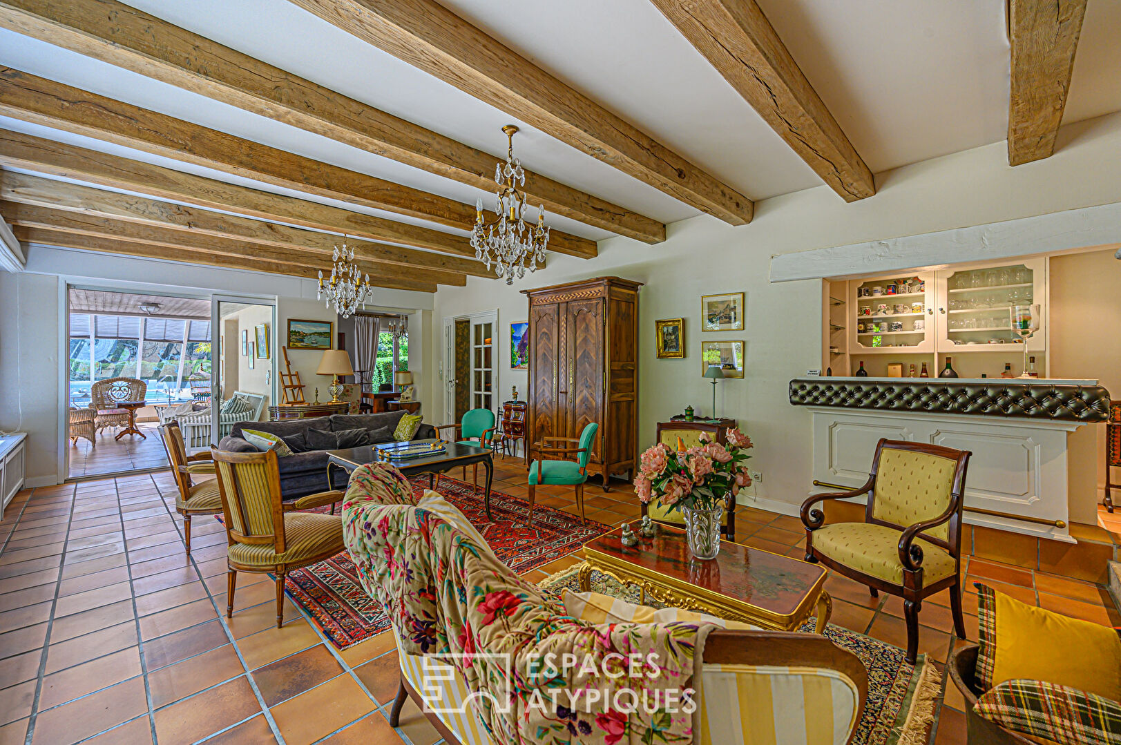 Maison familiale avec piscine au coeur d’un parc