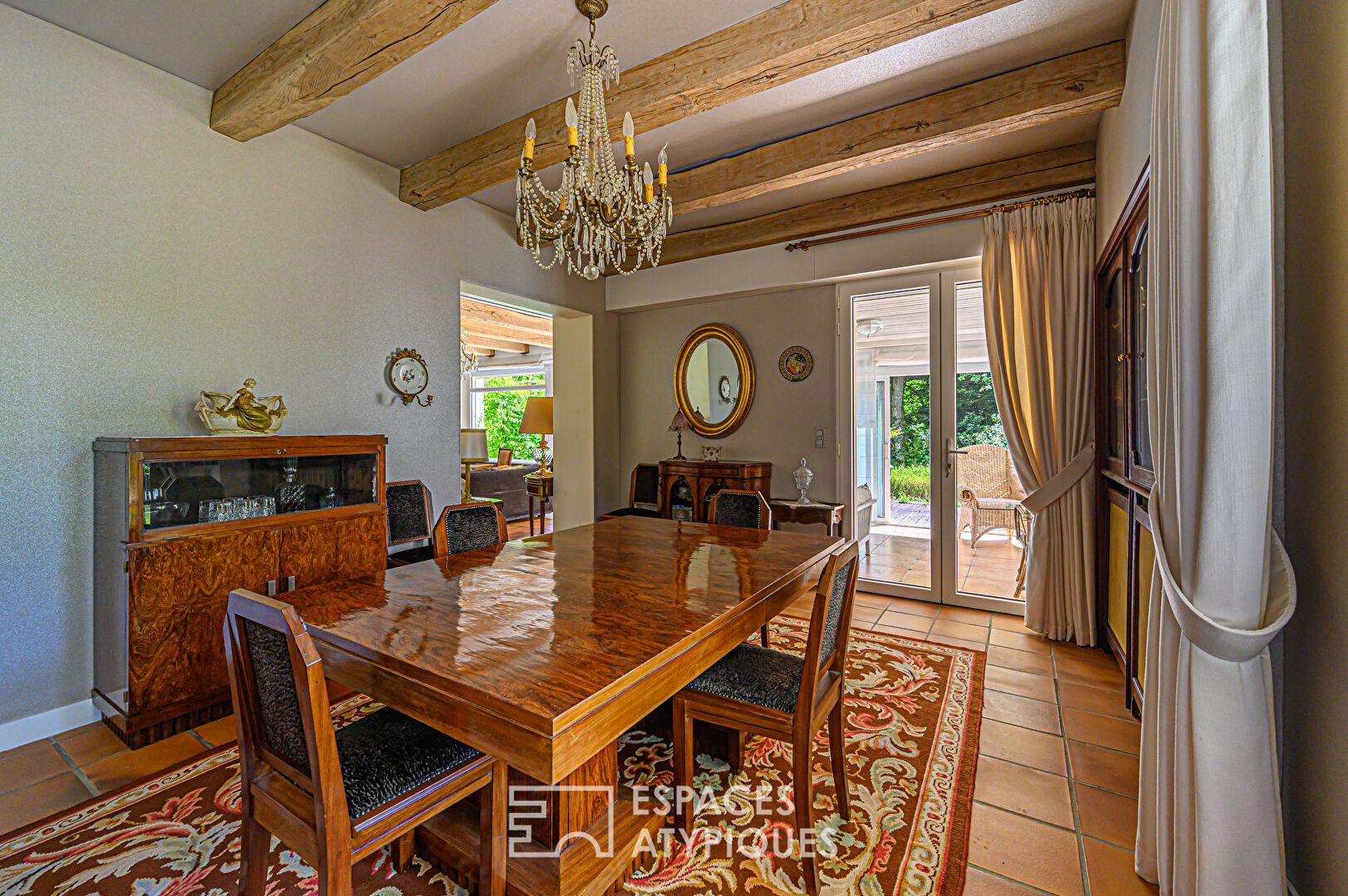 Maison familiale avec piscine au coeur d’un parc