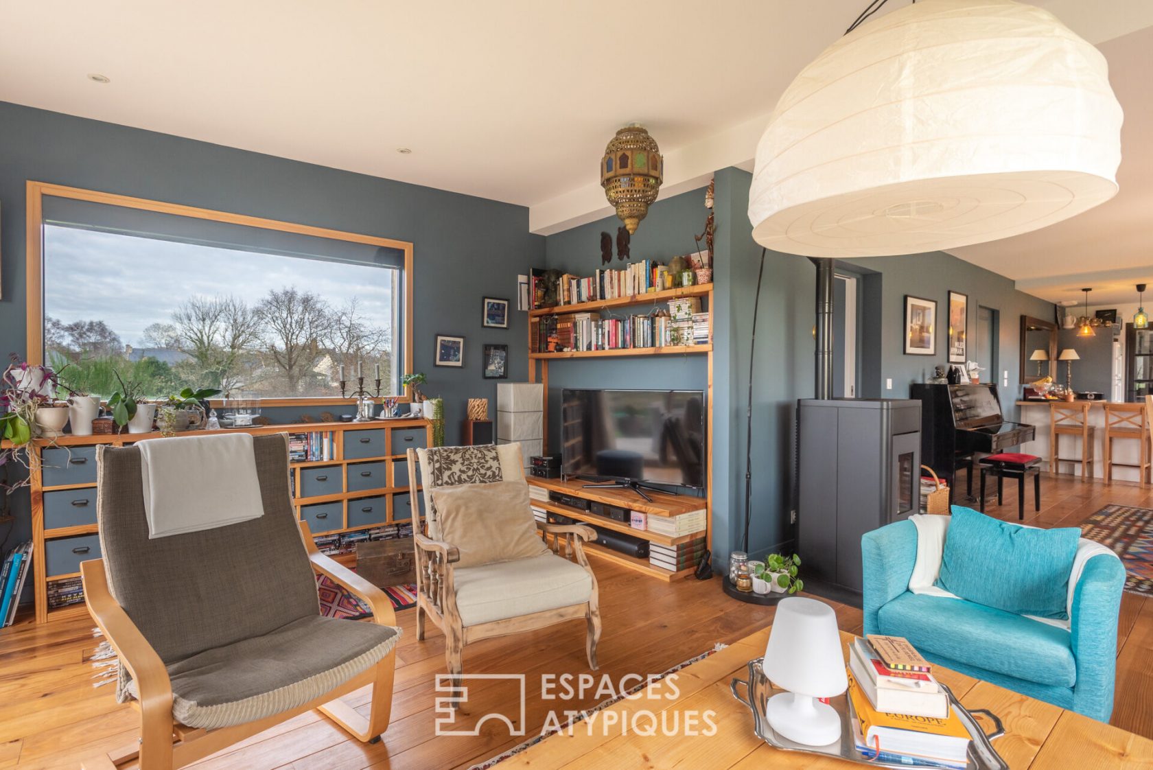 Chaleureuse maison en bois dans son écrin naturel