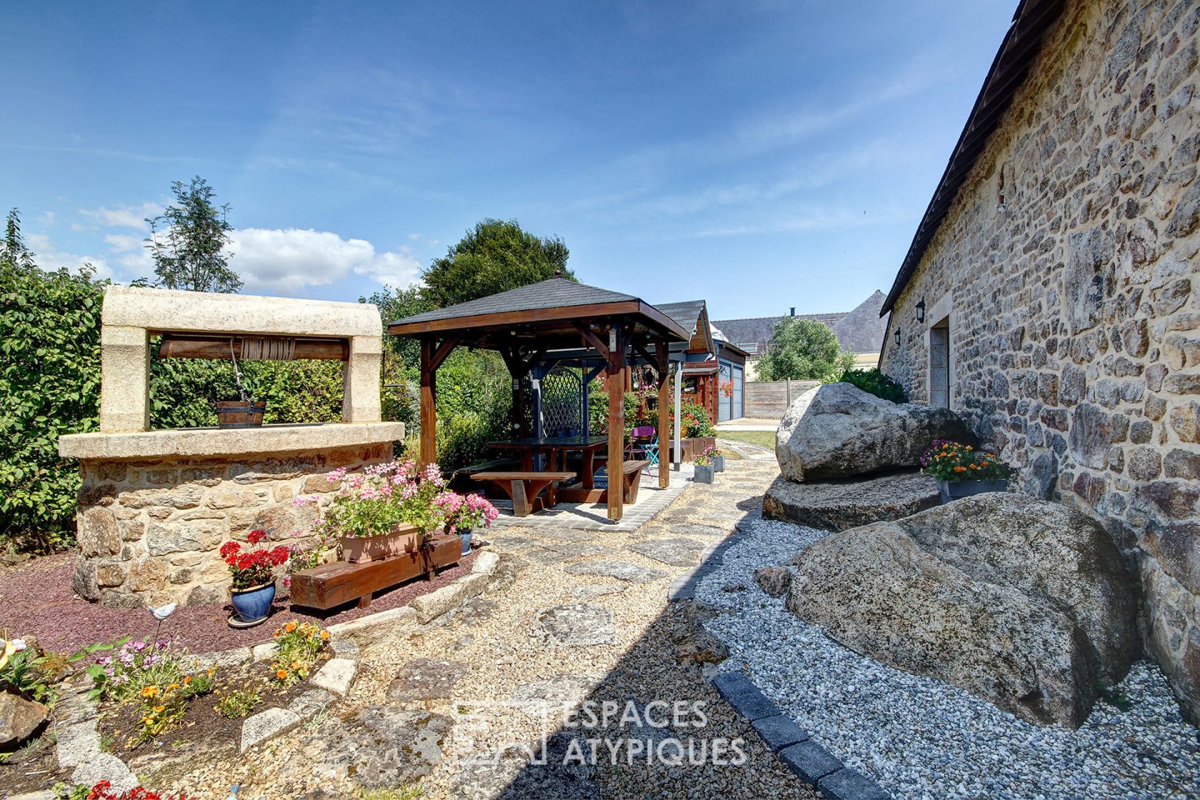 18th century longhouse established around a megalith