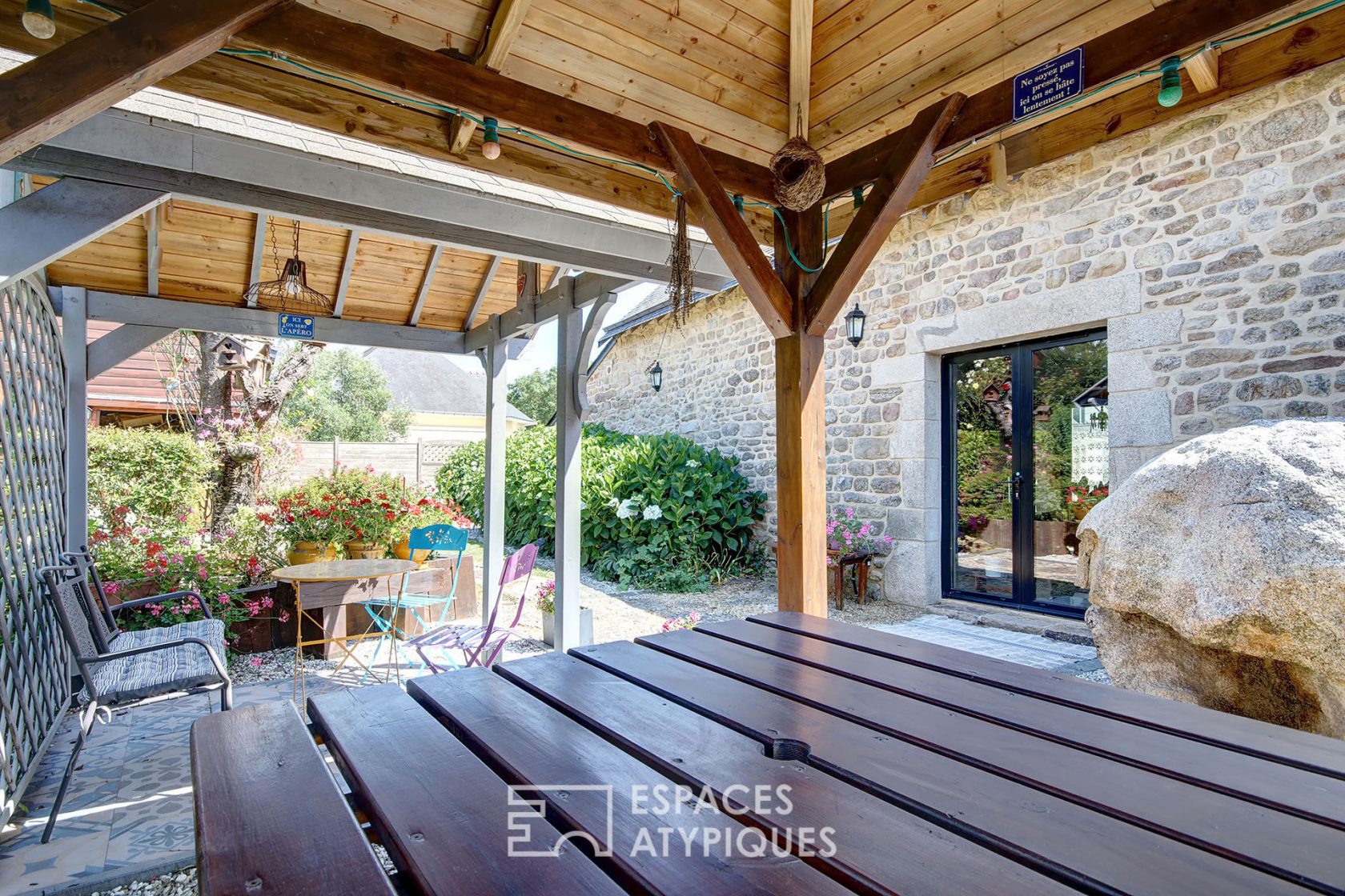 18th century longhouse established around a megalith