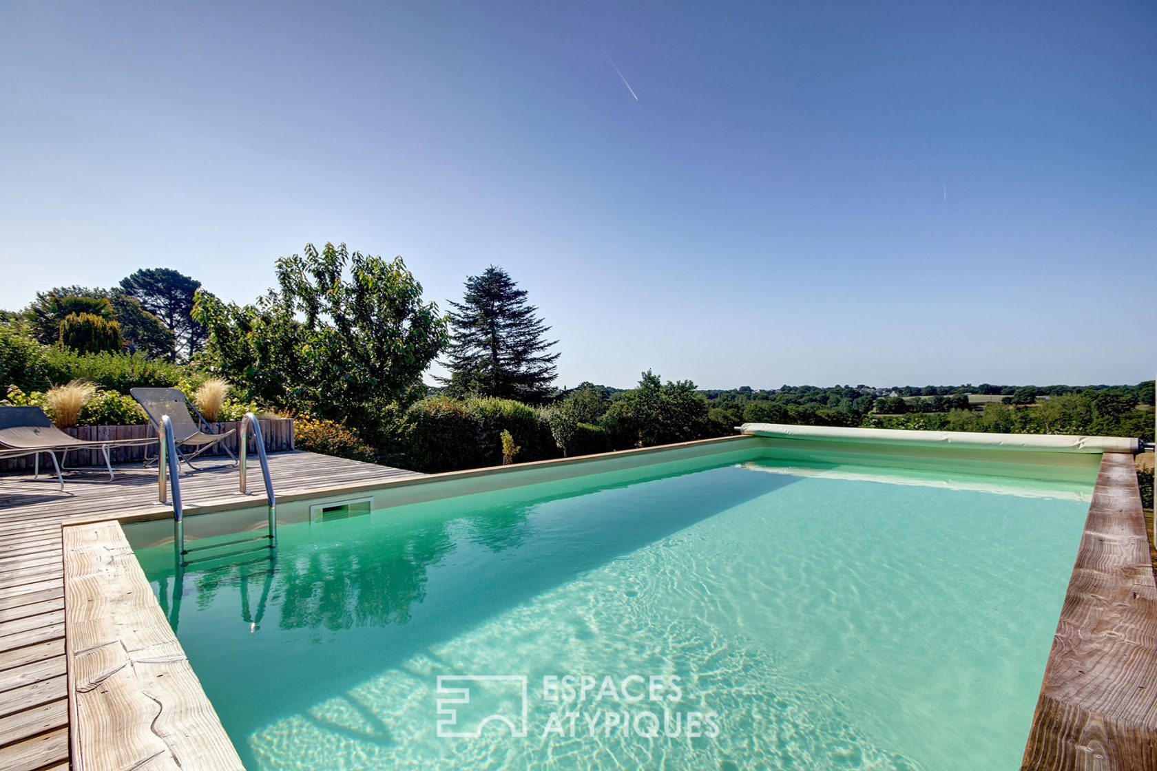 Villa moderniste avec vue panoramique sur la vallée