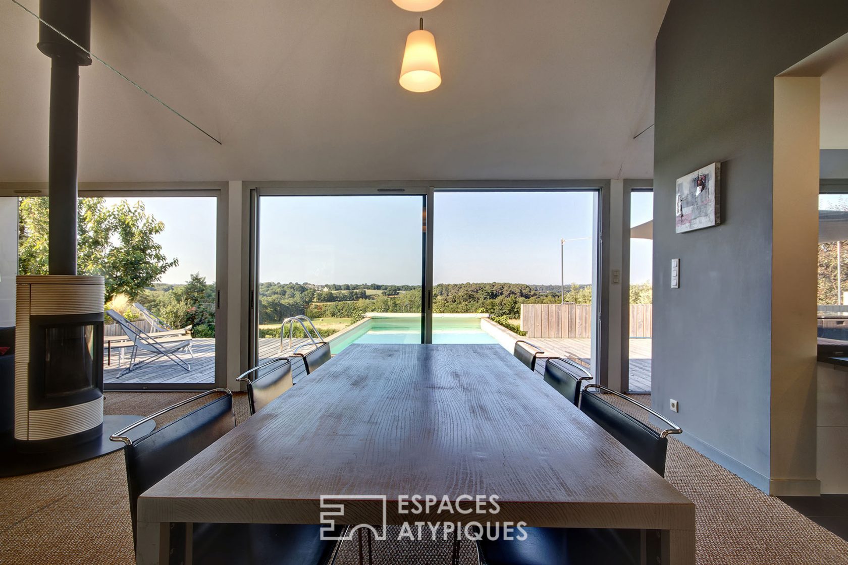 Villa moderniste avec vue panoramique sur la vallée