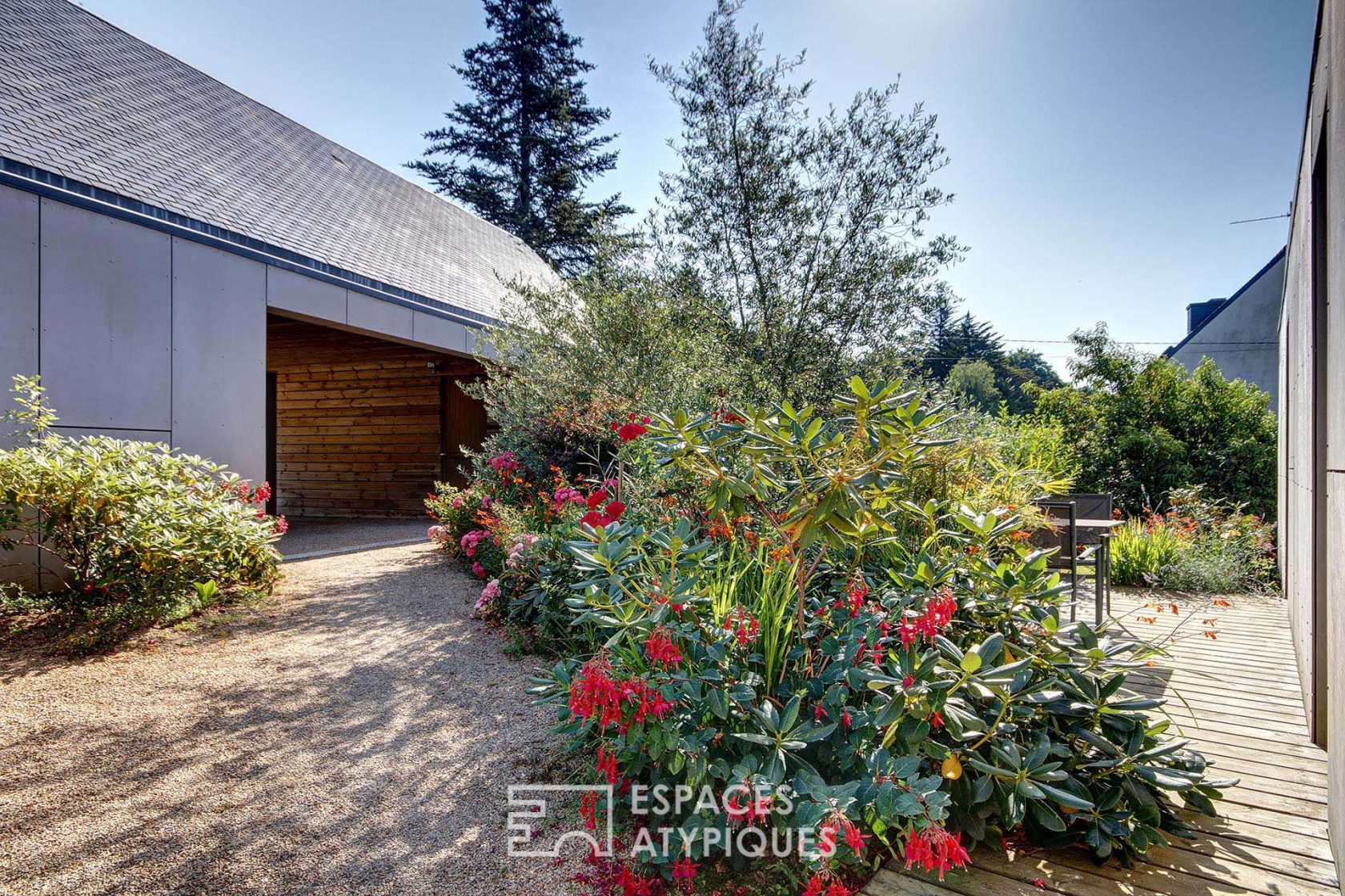 Villa moderniste avec vue panoramique sur la vallée