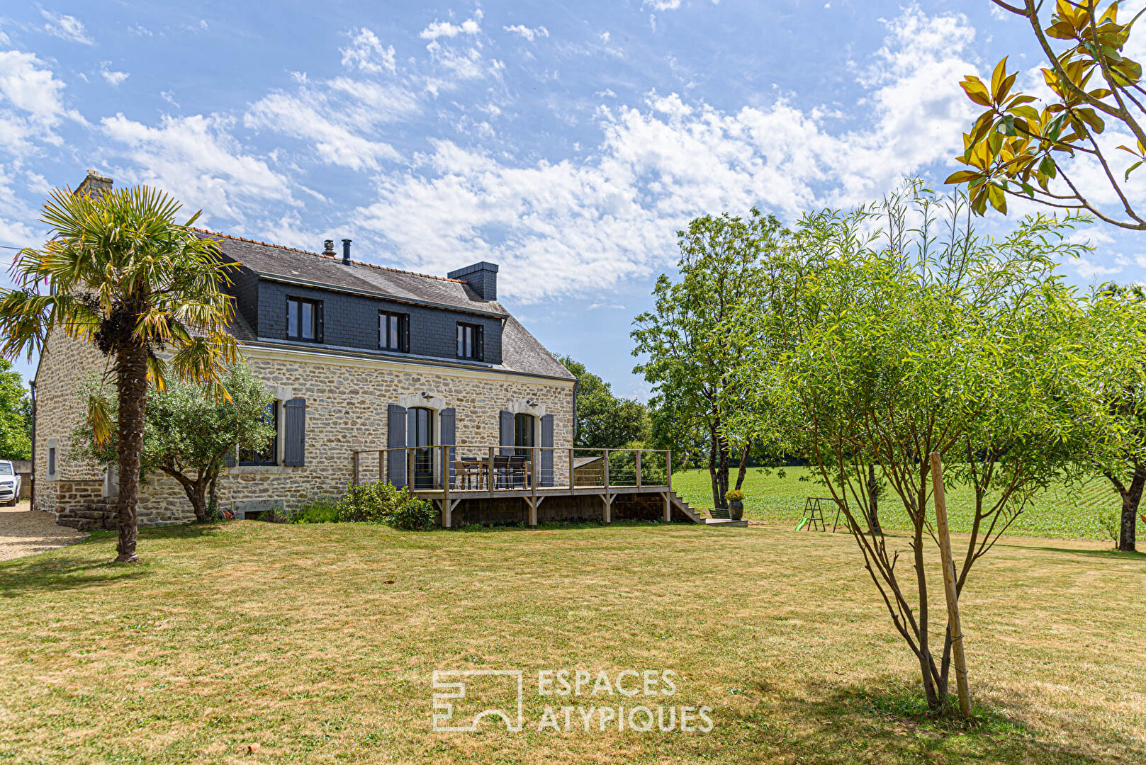 Renovated family longhouse 15 kms away from Vannes
