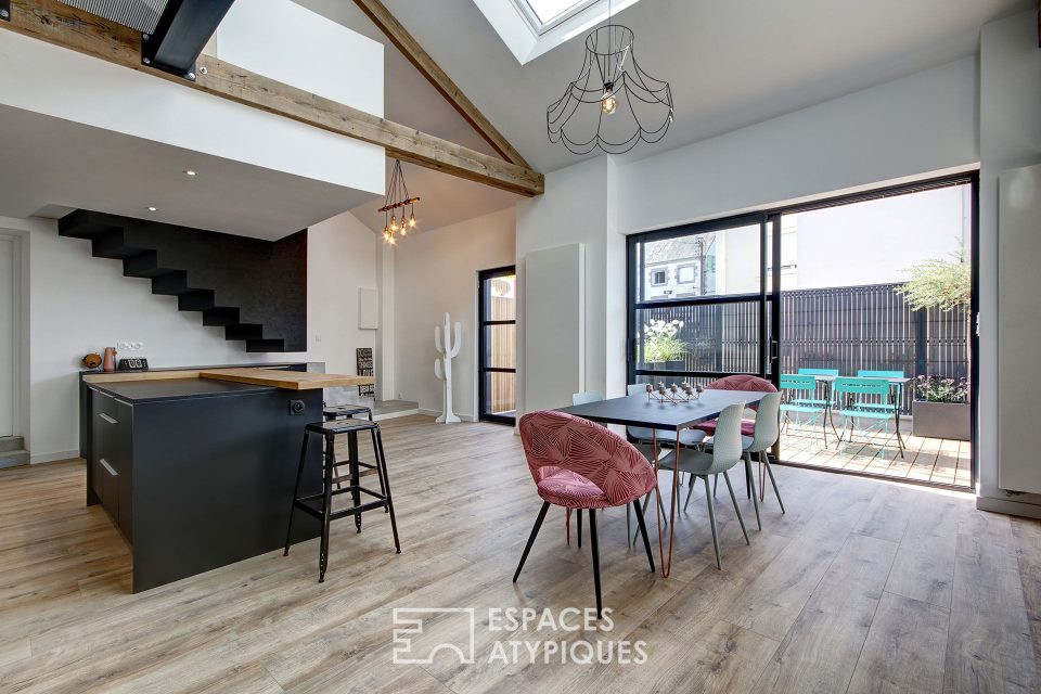 56000 VANNES - MAISON LOFT MINIMALISTE AUX ACCENTS INDUSTRIELS - Réf. 47