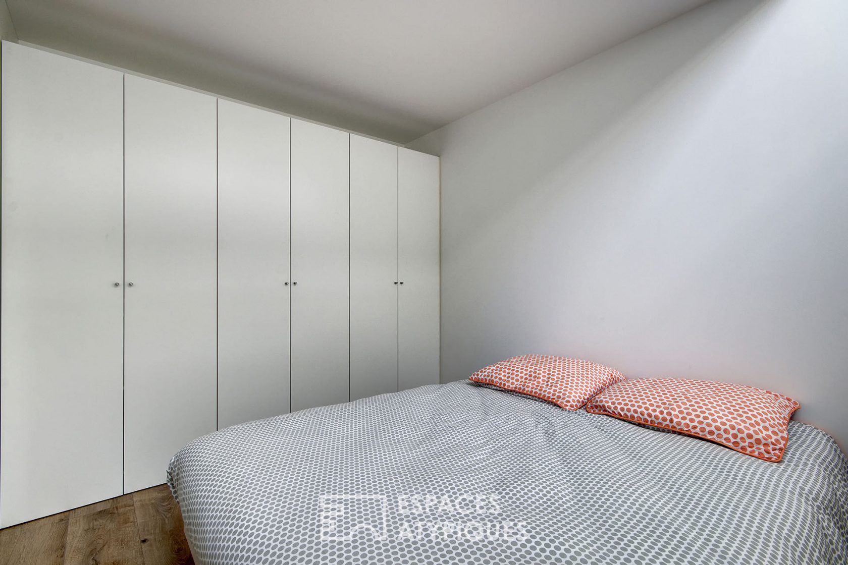 Maison loft minimaliste aux accents industriels