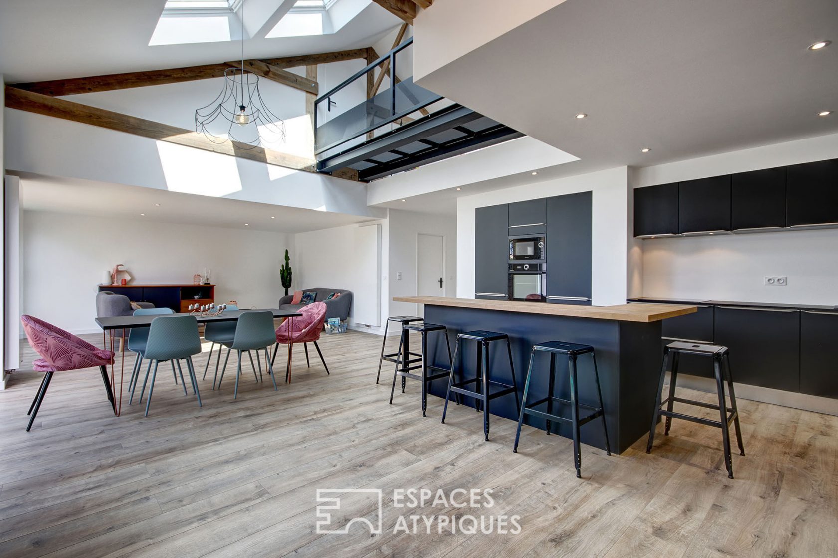 Maison loft minimaliste aux accents industriels