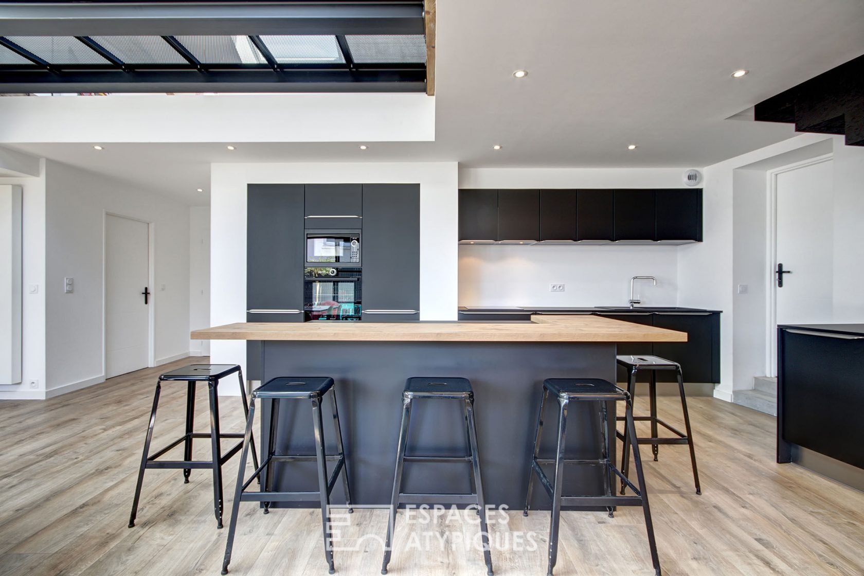 Maison loft minimaliste aux accents industriels