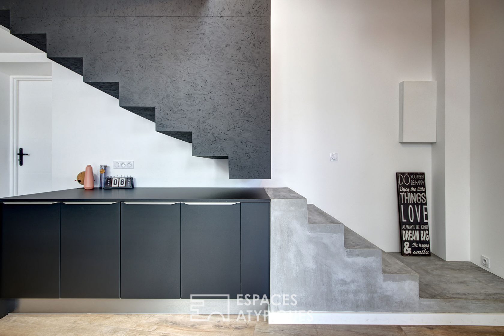 Maison loft minimaliste aux accents industriels