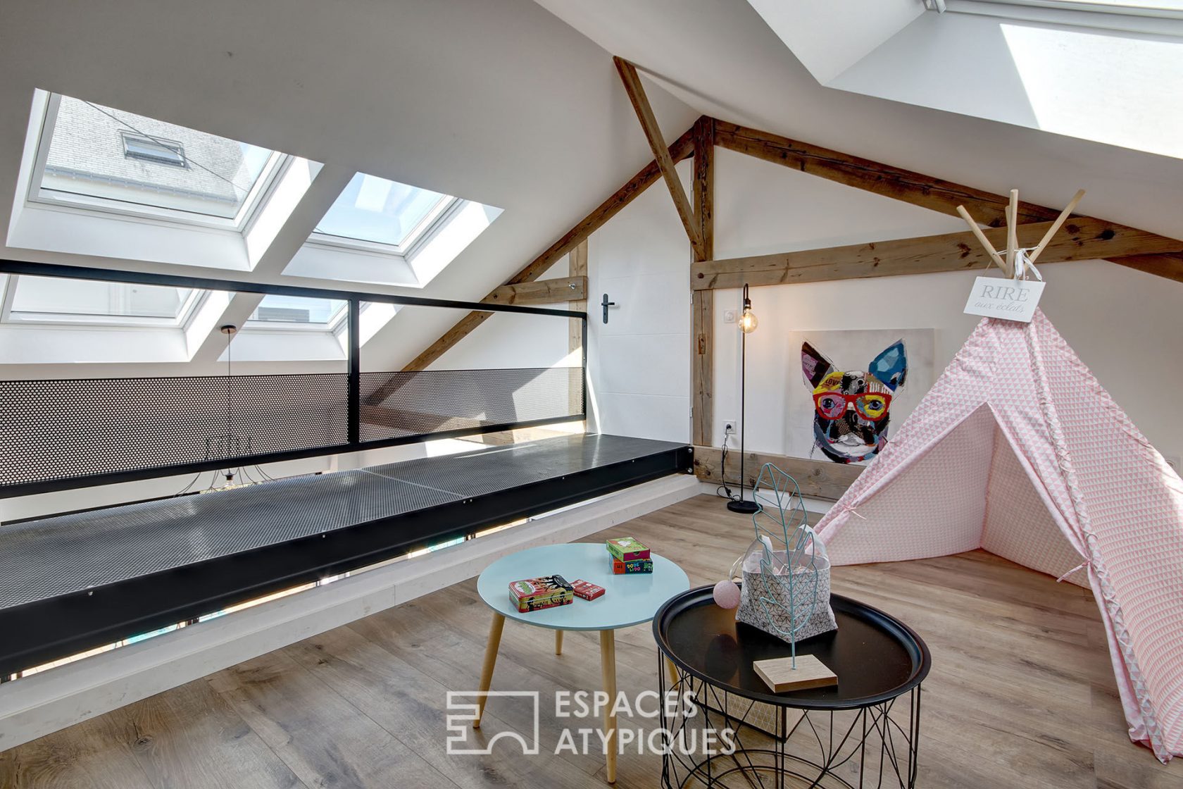 Maison loft minimaliste aux accents industriels