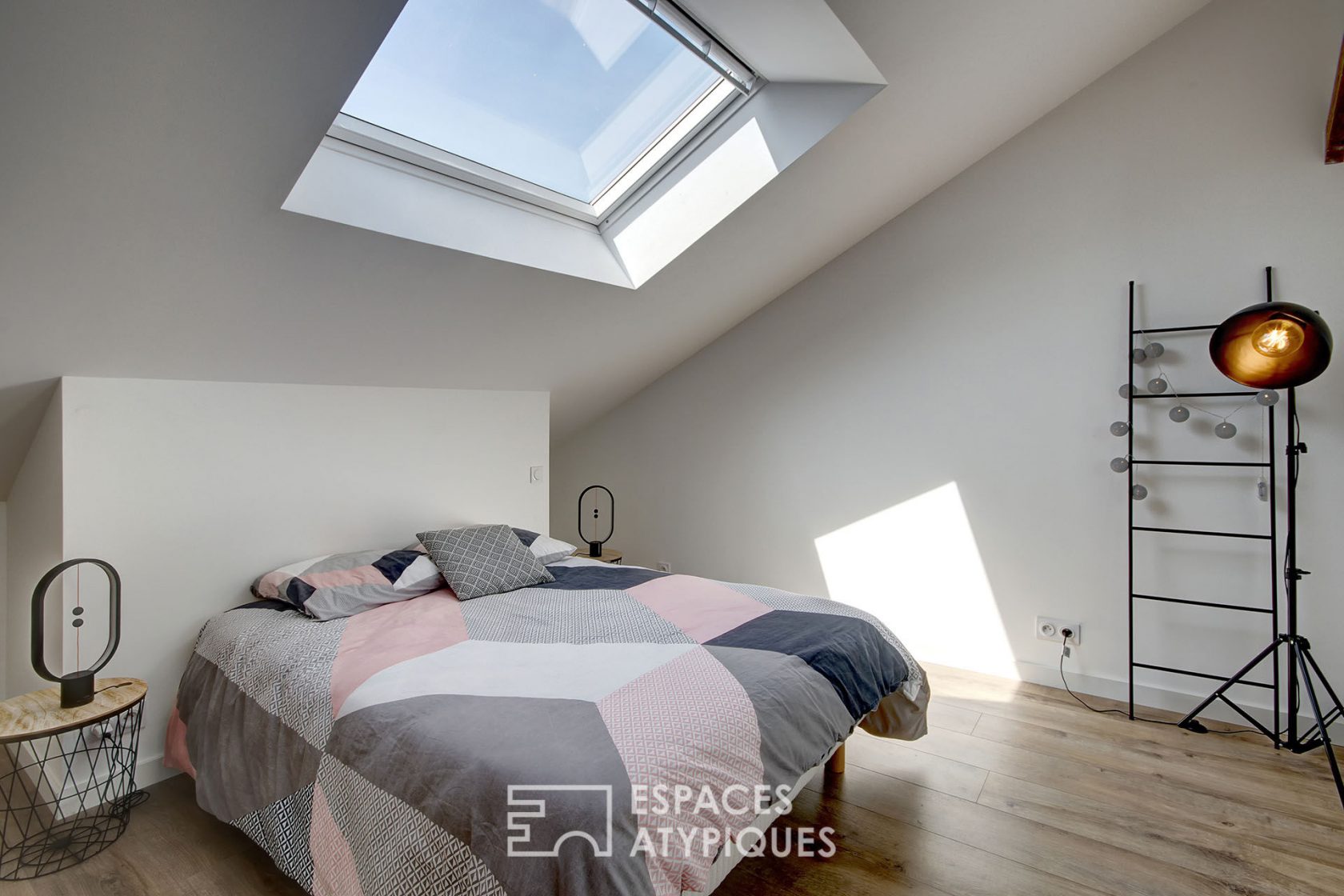 Maison loft minimaliste aux accents industriels