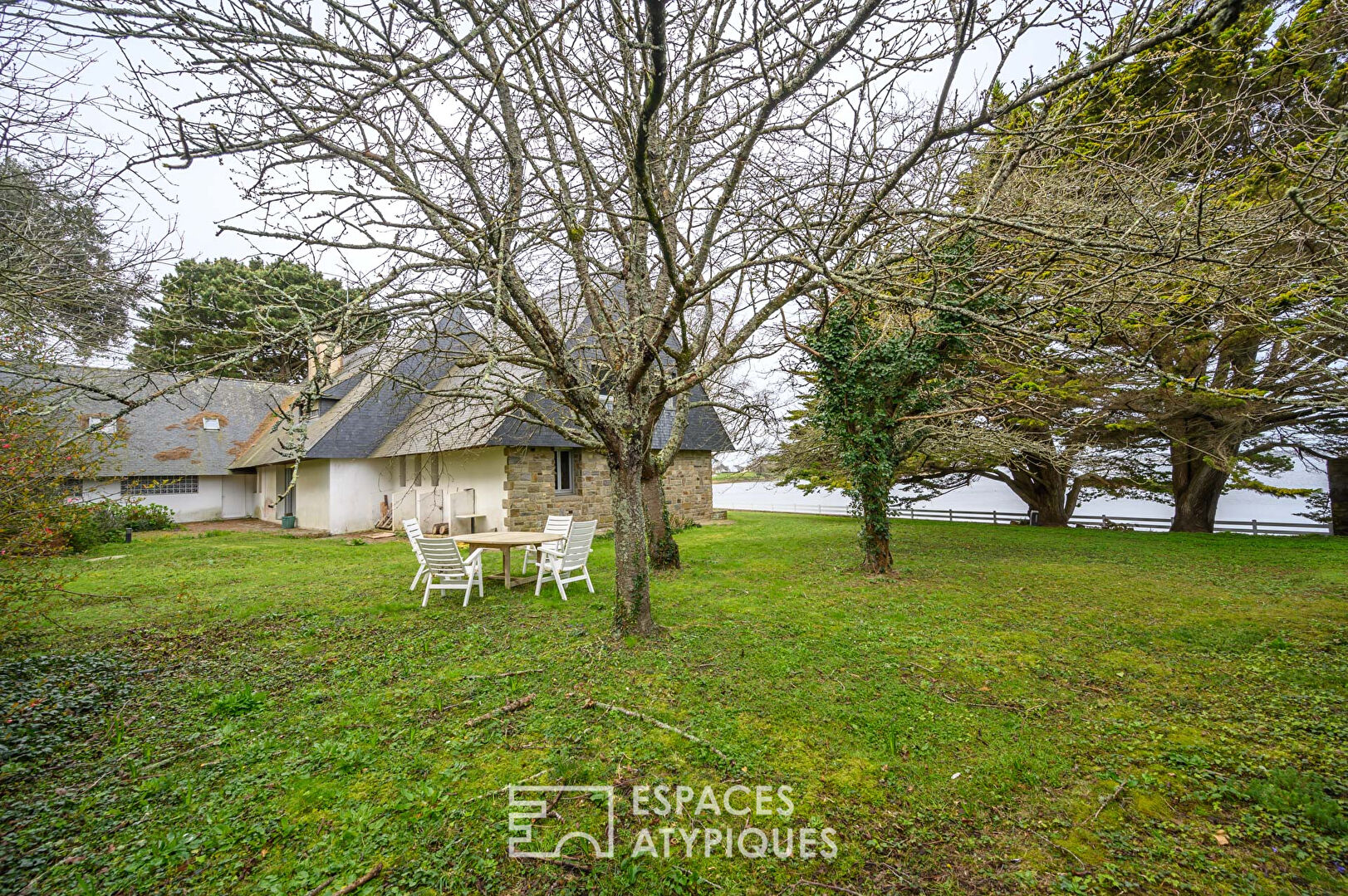 Prestigious family property with stunning views of the Rade of Lorient