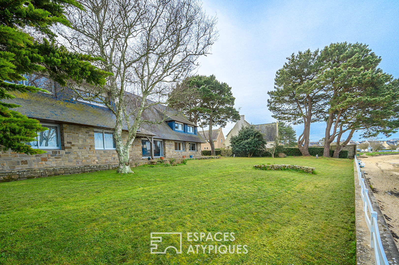 Prestigious family property with stunning views of the Rade of Lorient