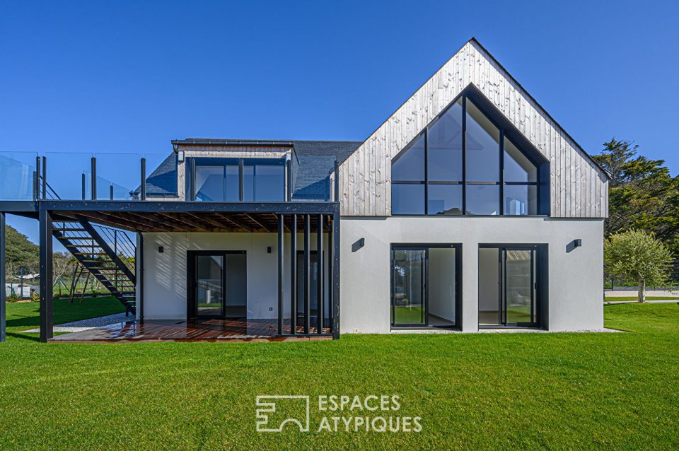 Villa contemporaine avec vue mer contemplative
