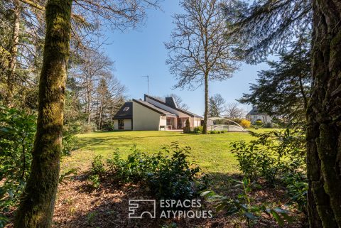 Maison d’architecte vintage et son parc boisé à quinze minutes de Rennes