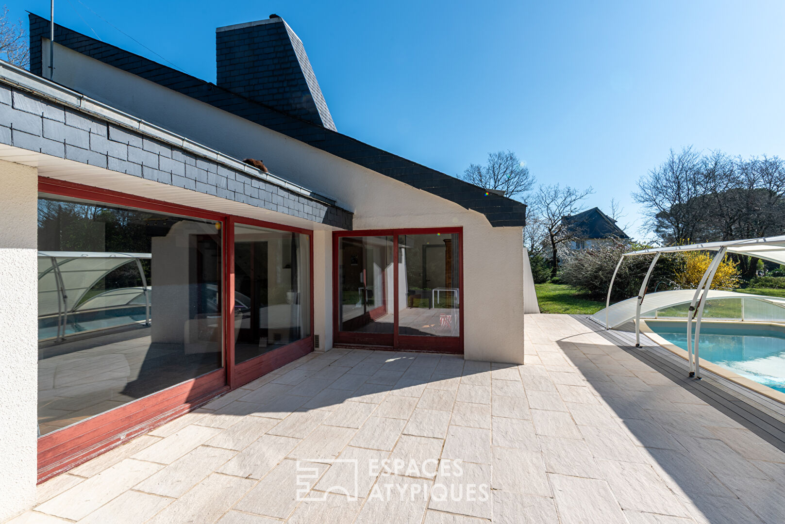 Maison d’architecte vintage et son parc boisé à quinze minutes de Rennes