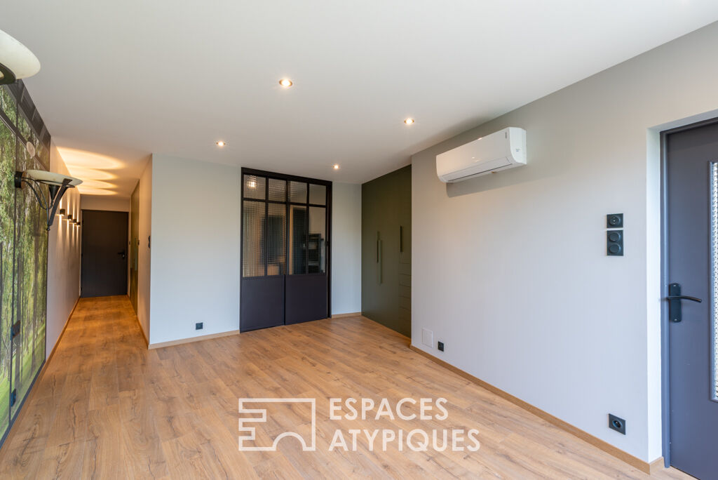 Maison familiale à l’identité affirmée dans le bourg de Lécousse