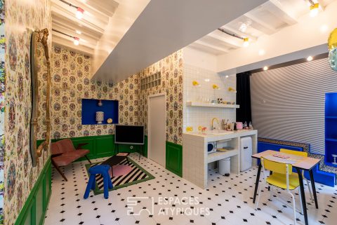 Grand studio bis rénové : hyper centre et calme absolu.