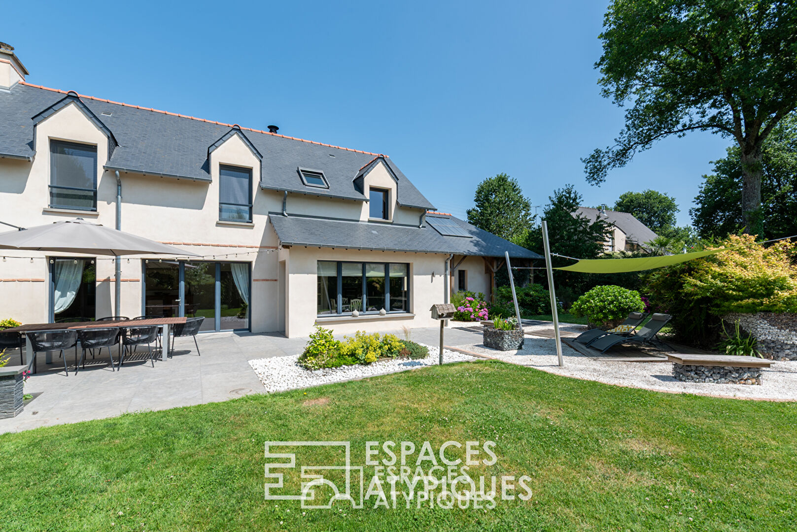 Maison d’architecte écologique dans un hameau verdoyant de Vitré
