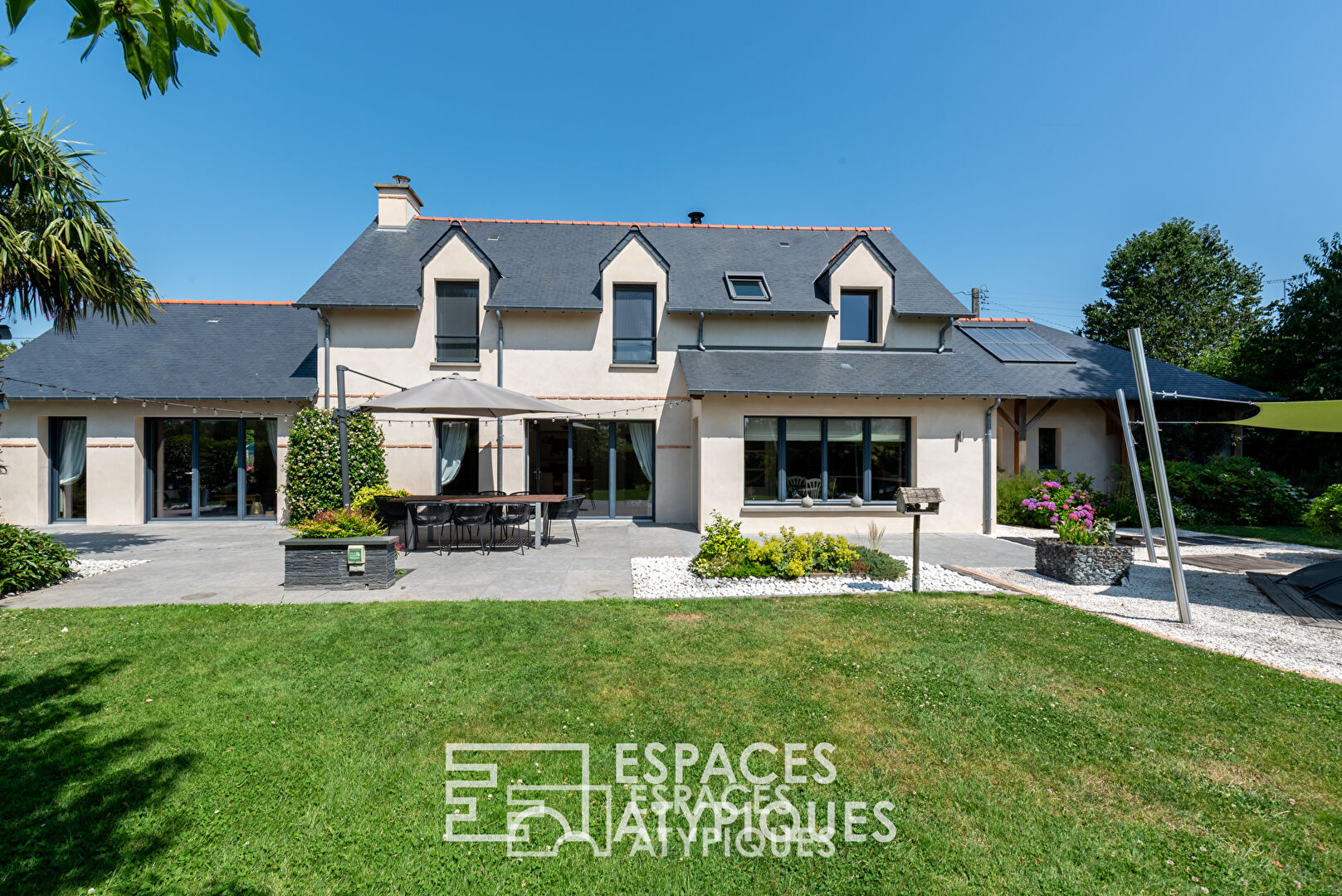 Maison d’architecte écologique dans un hameau verdoyant de Vitré