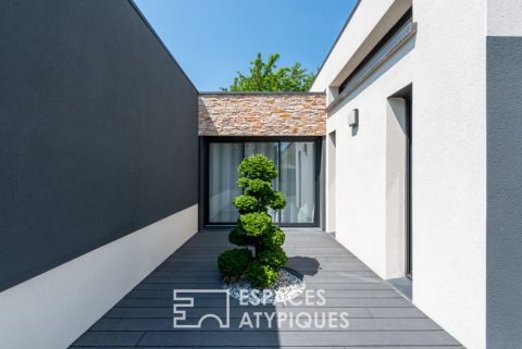 Villa contemporaine Design de plain-pied et sa piscine