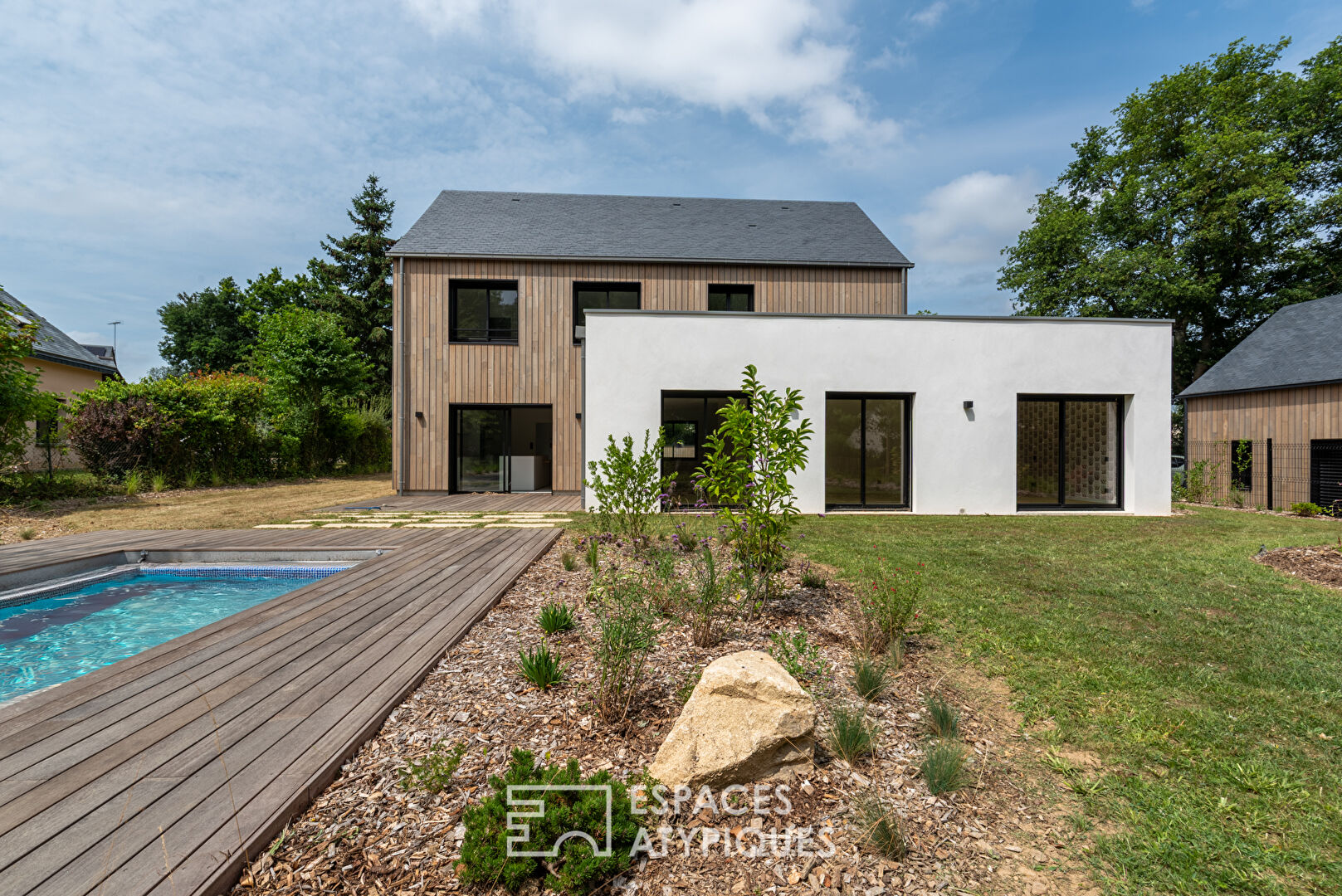 Maison neuve haut de gamme et sa piscine