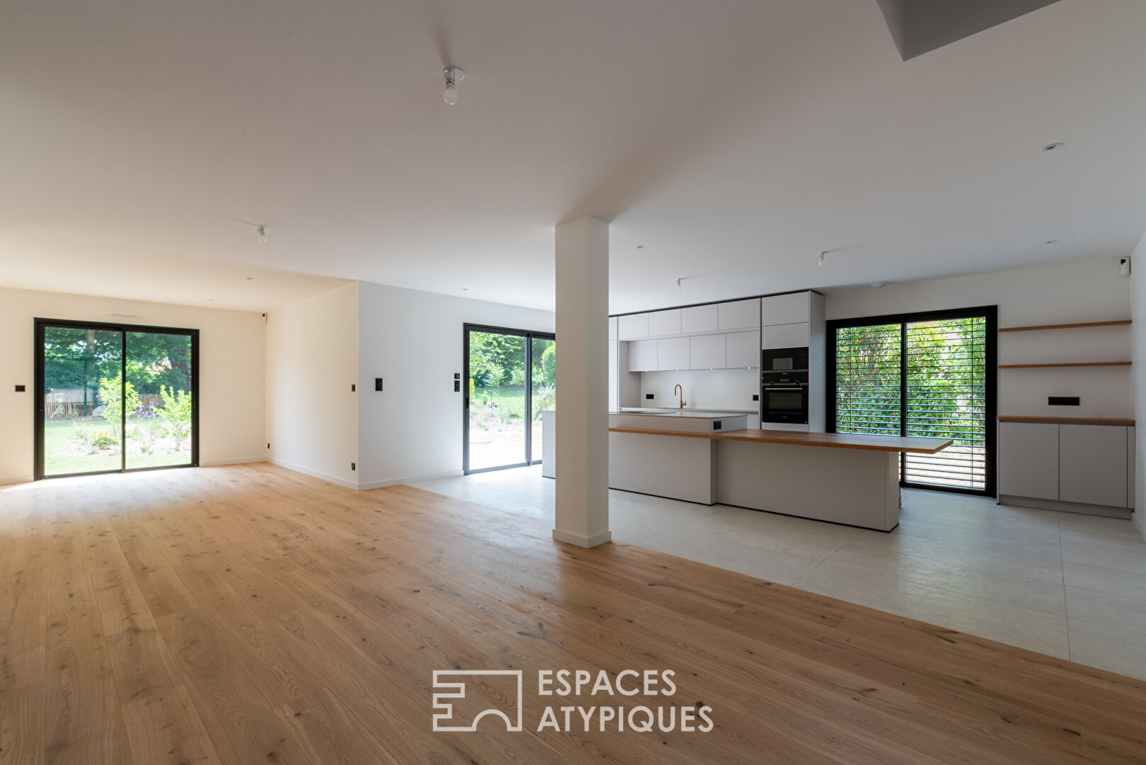 Maison neuve haut de gamme et sa piscine
