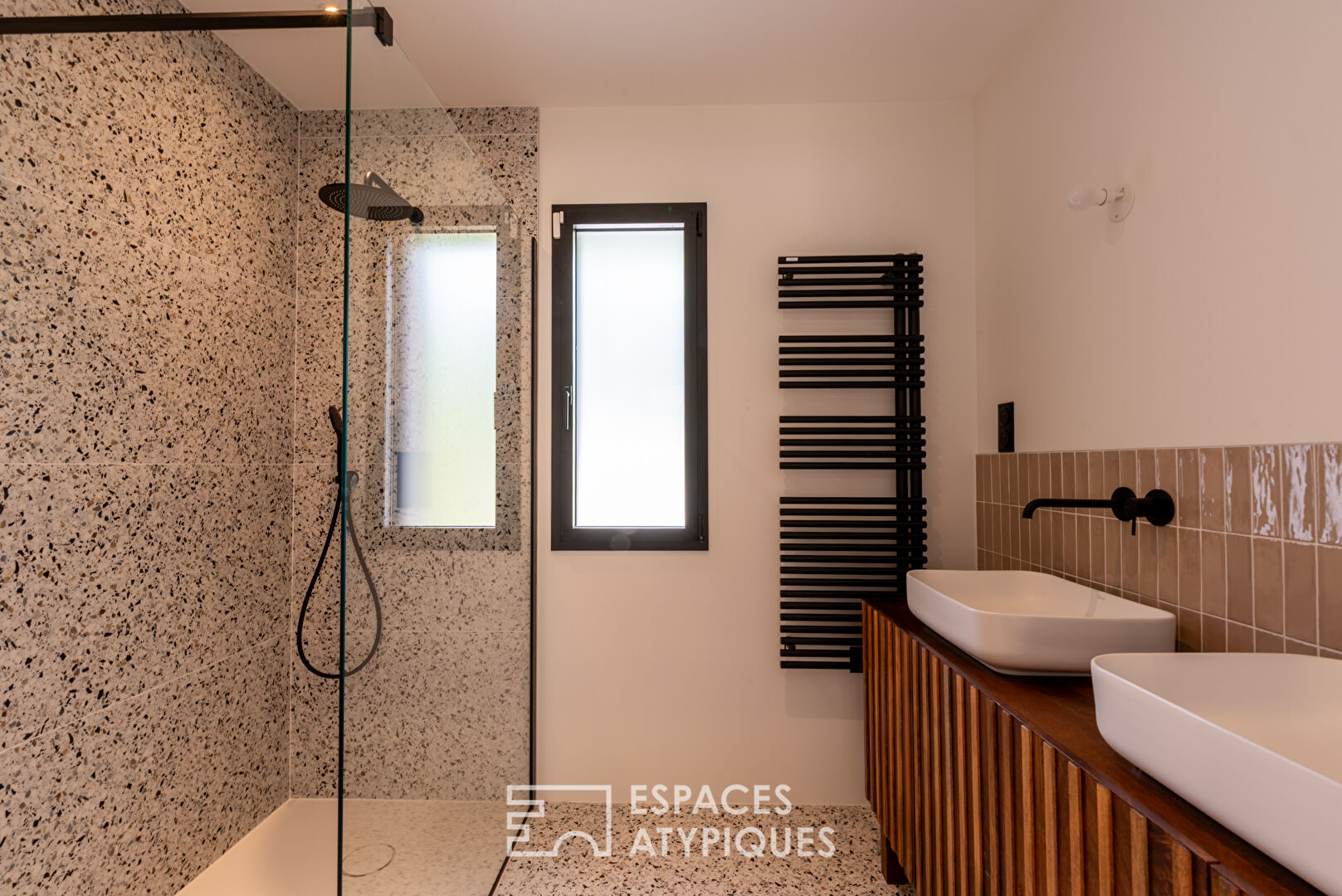 Maison neuve haut de gamme et sa piscine