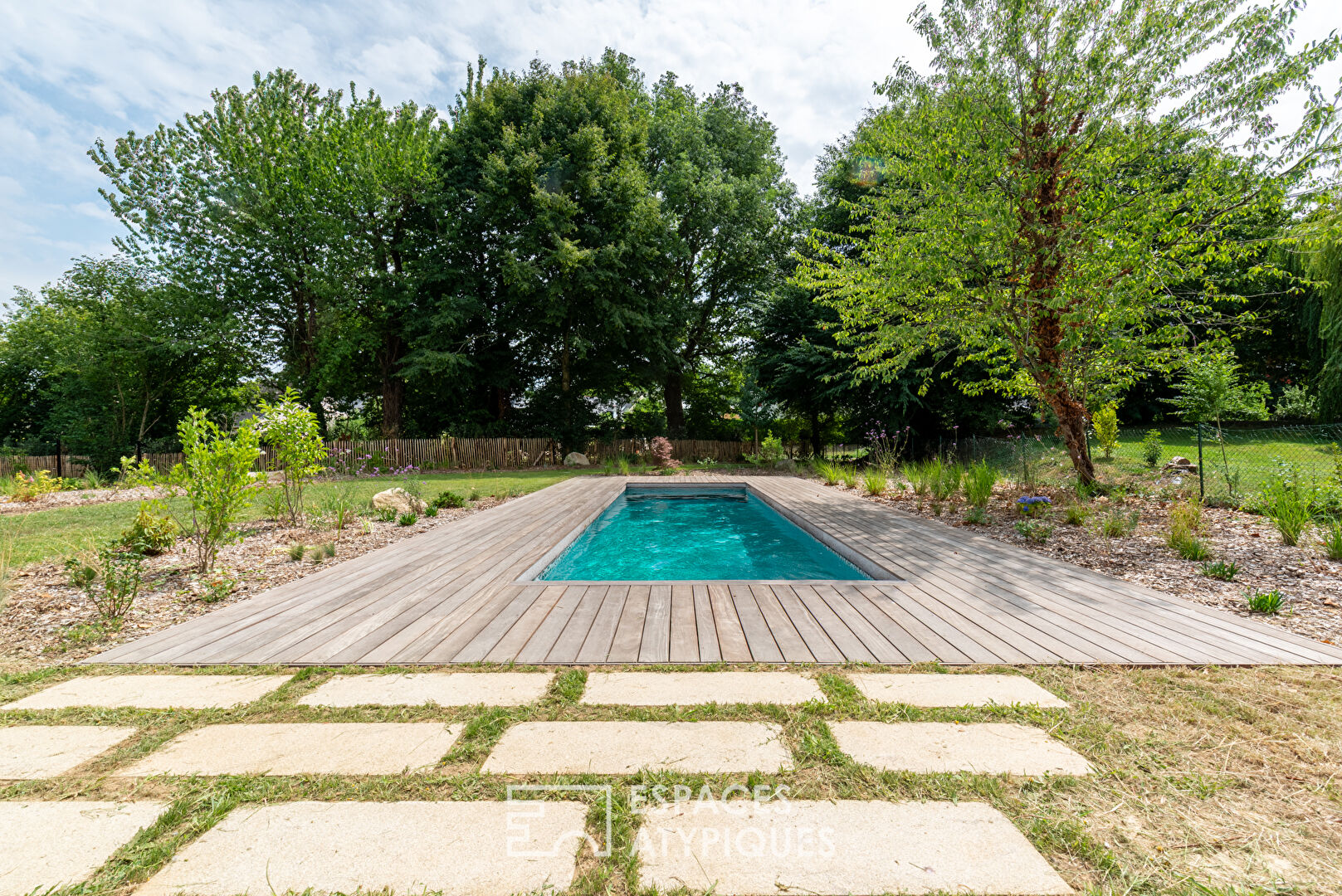 Maison neuve haut de gamme et sa piscine