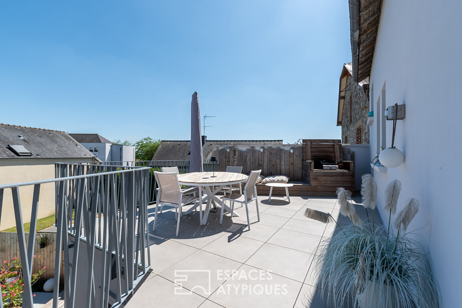 Maison de ville, terrasse et piscine