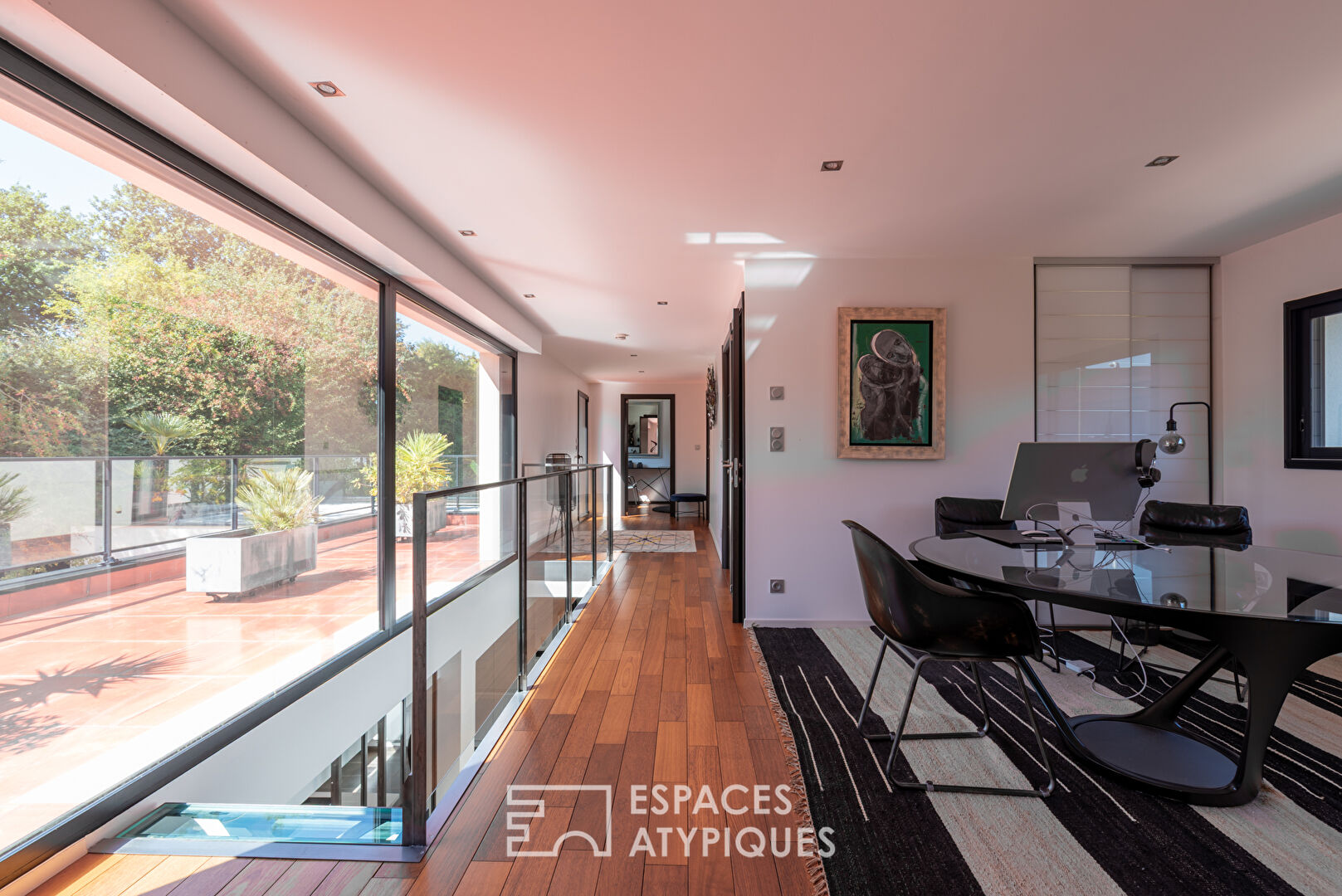 Maison d’architecte avec terrasses et jardin