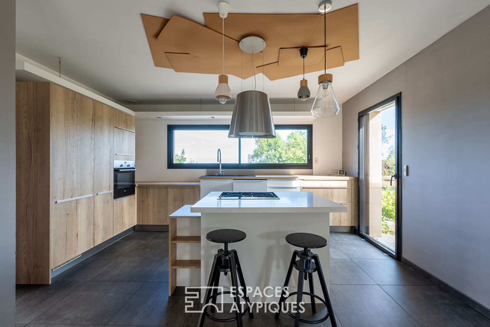 Contemporaine familiale avec vue contemplative