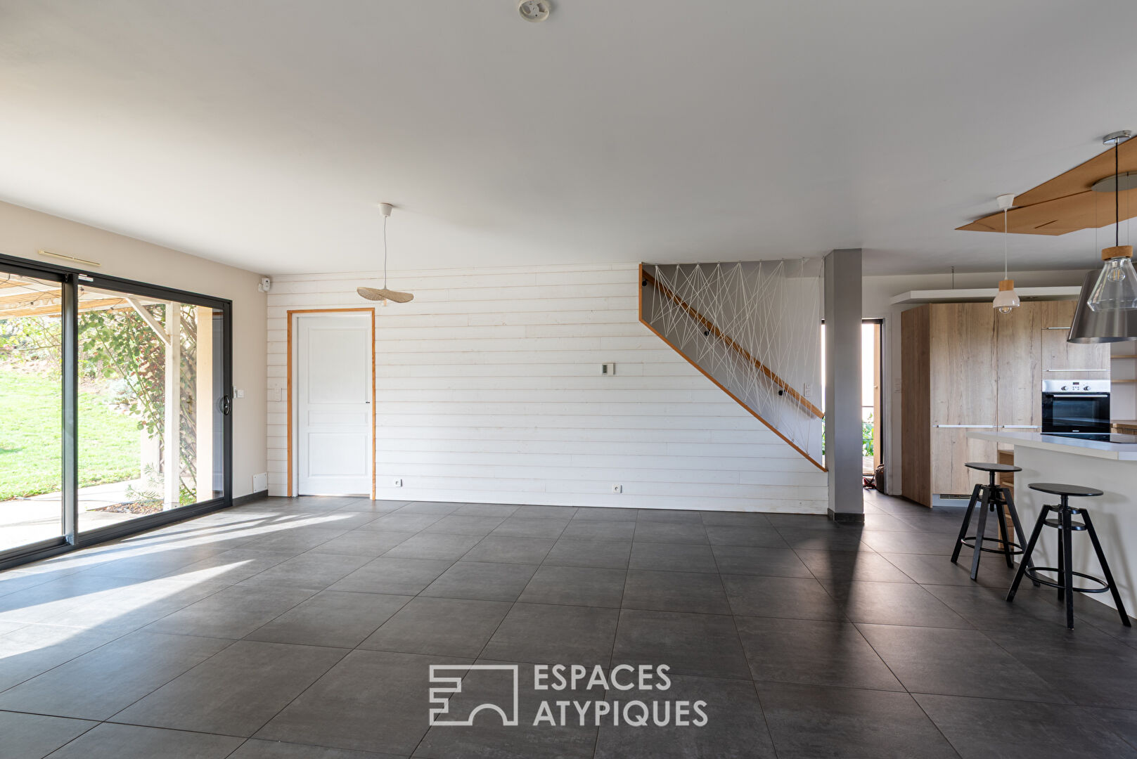 Contemporaine familiale avec vue contemplative