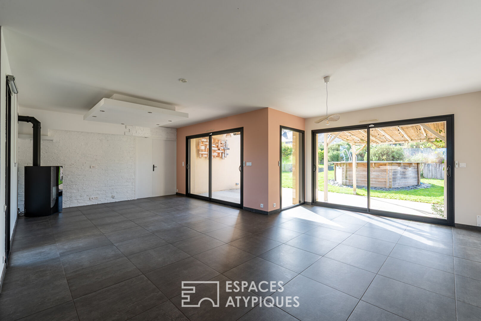 Contemporaine familiale avec vue contemplative