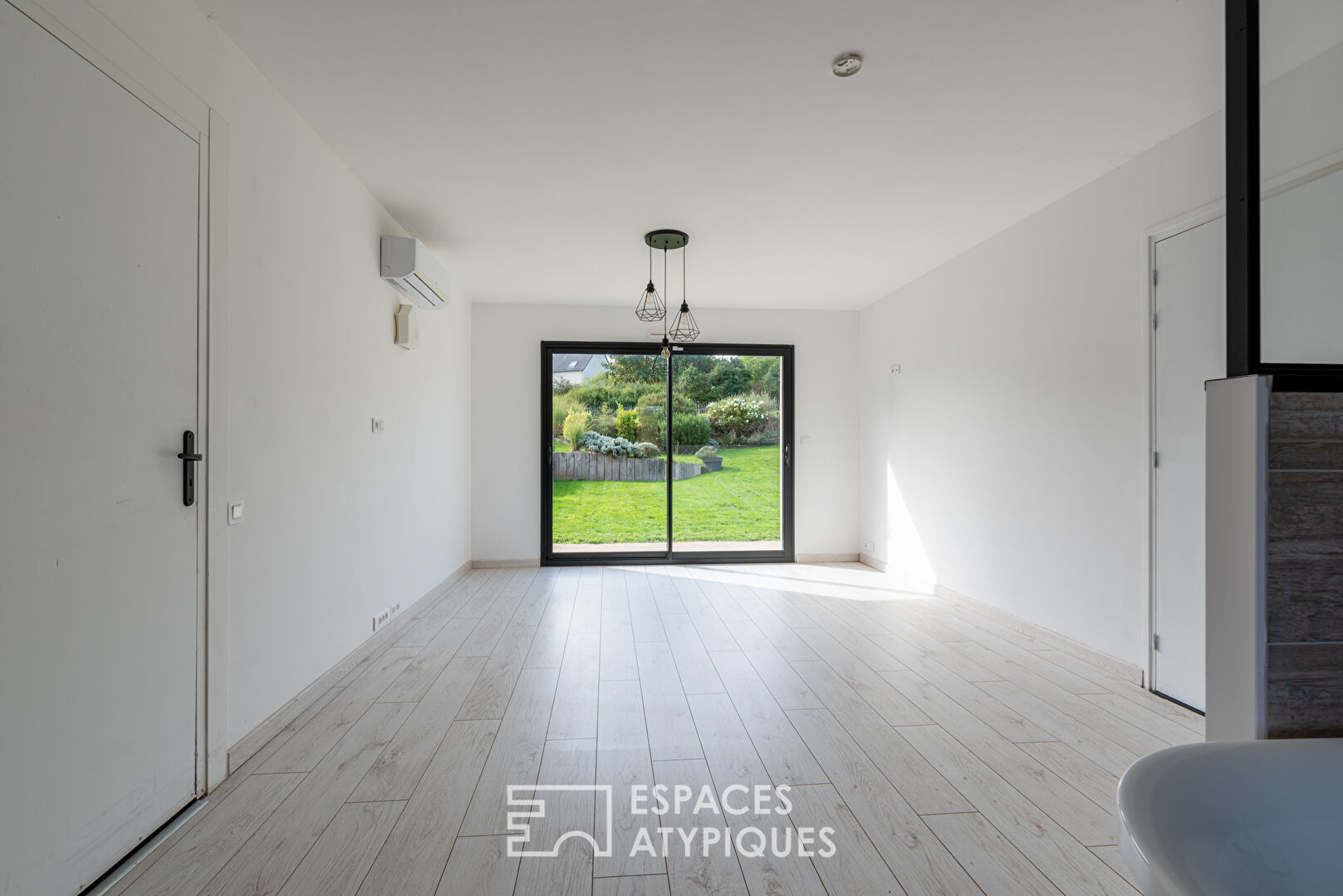 Contemporaine familiale avec vue contemplative